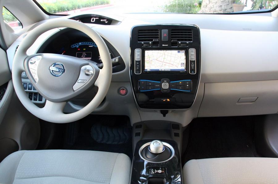  Nissan Leaf 2011 года  (фото 27 из 53)